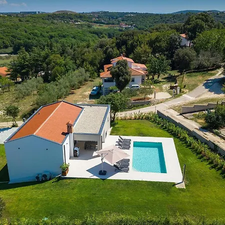 Lia Holiday home Vintijan