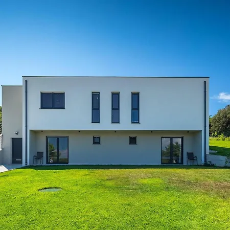 Lia Holiday home Vintijan